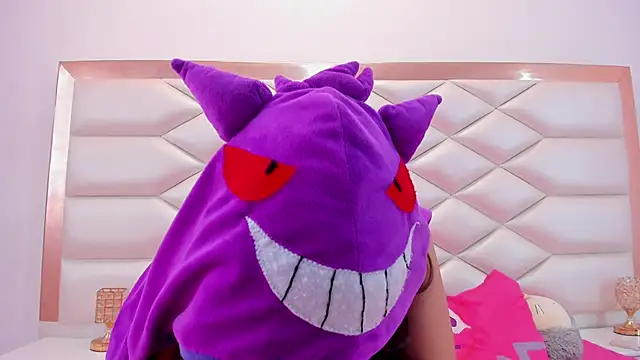 MiaQueen021 online show from March 19, 6:44 pm