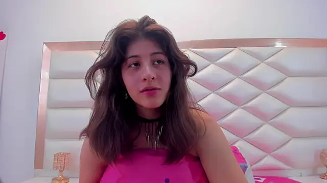 MiaQueen021 online show from March 10, 7:18 pm