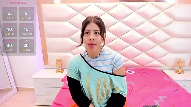 MiaQueen021 online show from February 26, 12:27 pm