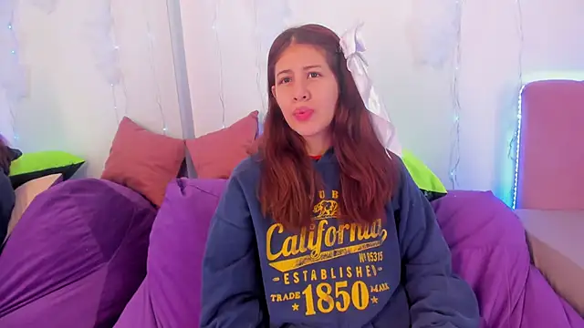 MiaQueen021 online show from October 1, 2:32 pm