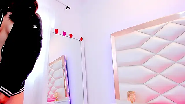 MiaQueen021 online show from February 25, 3:31 pm