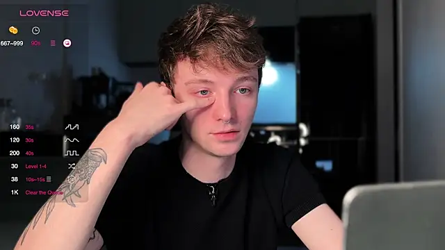 Snapshot of Calvin_Polanski chatting on January 5, 7:06 pm Calvin Polanski online show from January 5, 7:06 pm