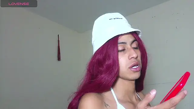 Snapshot of boysLittle chatting on February 12, 2:33 am boysLittle online show from February 12, 2:33 am