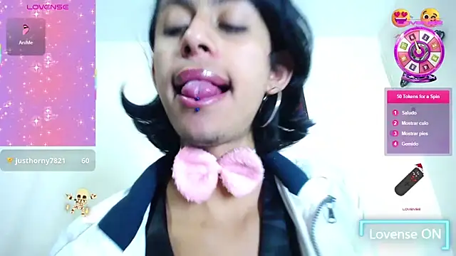 Snapshot of boysLittle chatting on October 31, 9:17 am boysLittle online show from October 31, 9:17 am