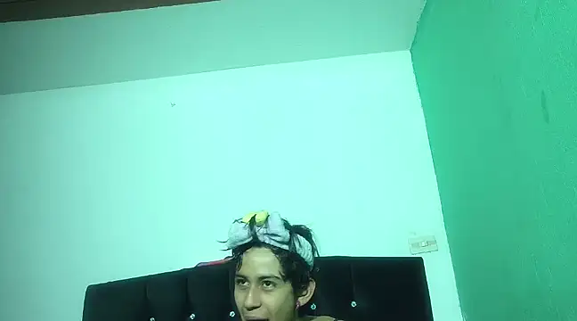 Snapshot of boysLittle chatting on March 17, 12:04 pm boysLittle online show from March 17, 12:04 pm