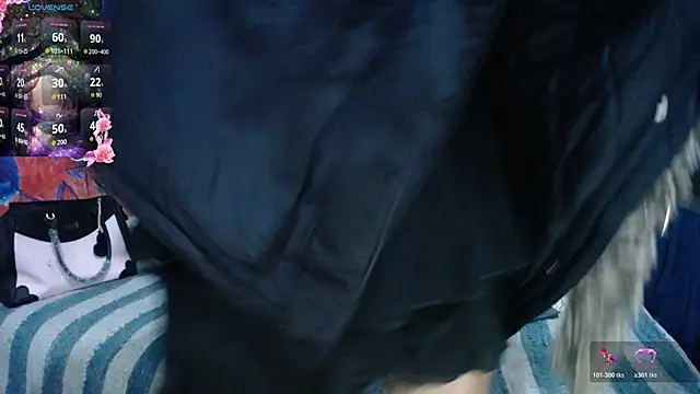 Snapshot of boysLittle chatting on November 10, 5:56 am boysLittle online show from November 10, 5:56 am