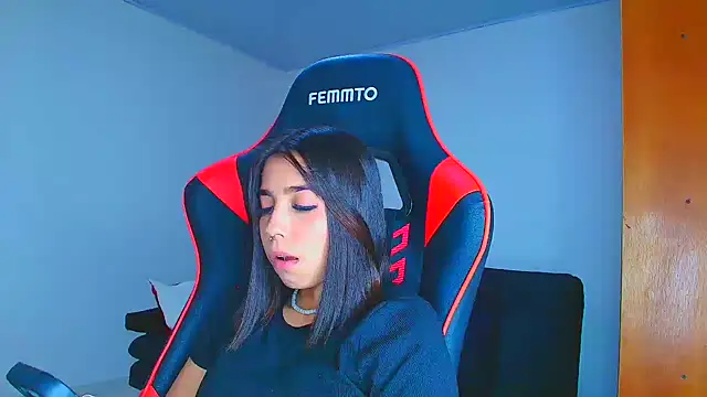 Rousse violett online show from December 1, 9:04 pm