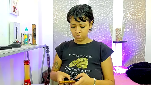 Snapshot of gabriela_cortez chatting on December 20, 1:03 pm gabriela cortez online show from December 20, 1:03 pm