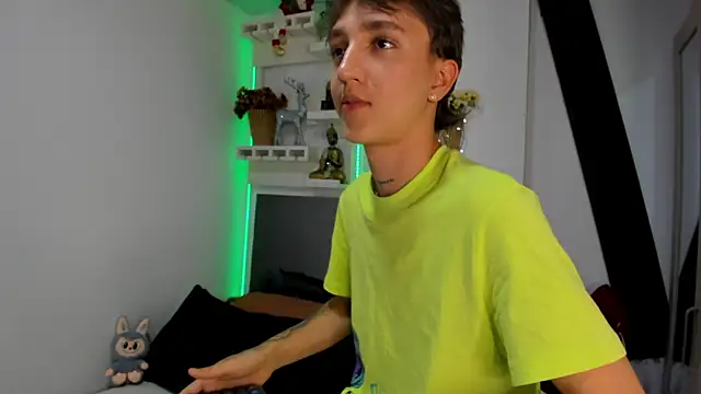 Snapshot of jeremy_salvatore chatting on December 3, 12:12 am jeremy salvatore online show from December 3, 12:12 am