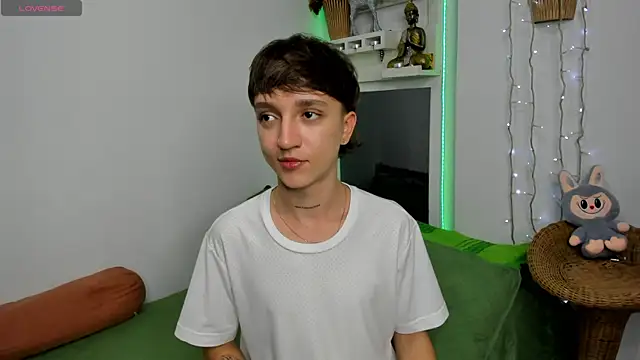 Snapshot of jeremy_salvatore chatting on December 18, 1:22 am jeremy salvatore online show from December 18, 1:22 am