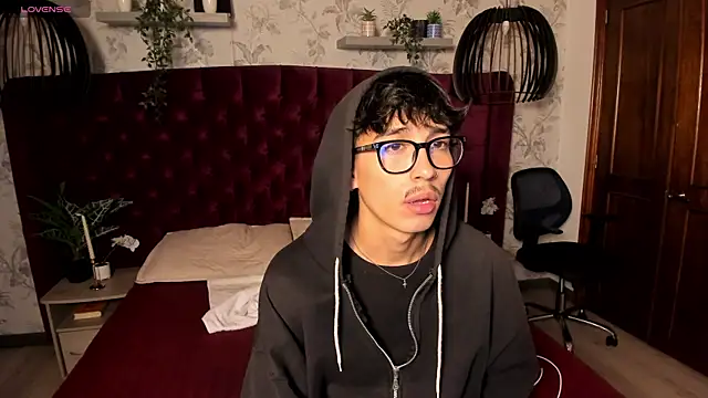 tim  fox online show from March 28, 11:44 am