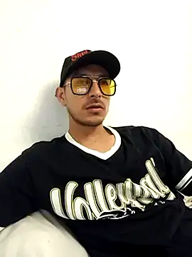 Snapshot of tony-camargo chatting on January 20, 9:22 pm tony-camargo online show from January 20, 9:22 pm