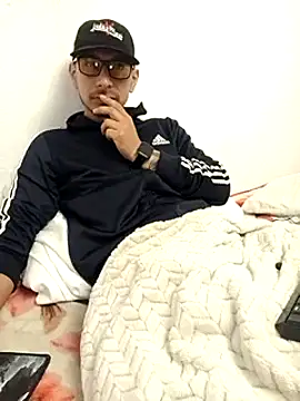 Snapshot of tony-camargo chatting on October 20, 11:38 pm tony-camargo online show from October 20, 11:38 pm