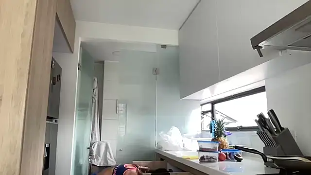 LunaBeya online show from April 15, 7:58 pm