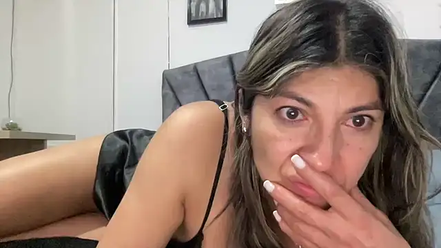 LunaBeya online show from February 9, 12:14 pm