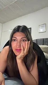 LunaBeya online show from February 18, 2:13 pm