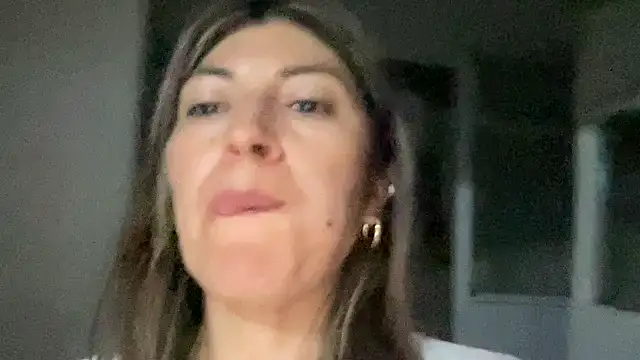 LunaBeya online show from April 4, 2:07 am