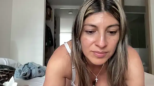 LunaBeya online show from July 5, 10:27 pm