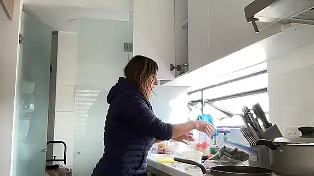 LunaBeya online show from April 19, 6:21 pm