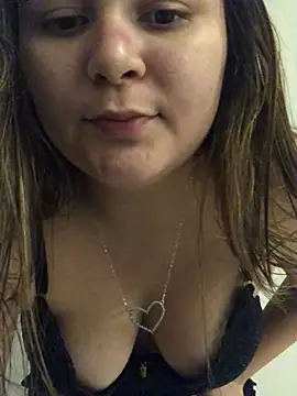 Snapshot of julinha2311 chatting on February 15, 12:59 am julinha2311 online show from February 15, 12:59 am