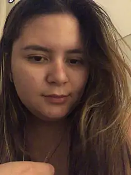 Snapshot of julinha2311 chatting on February 14, 11:10 am julinha2311 online show from February 14, 11:10 am