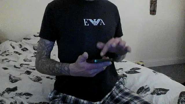 allnaked00 online show from February 15, 11:47 pm