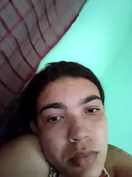Snapshot of oliveira_k chatting on April 26, 7:33 pm oliveira k online show from April 26, 7:33 pm