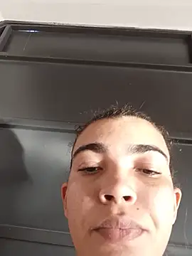 Snapshot of oliveira_k chatting on July 14, 8:48 pm oliveira k online show from July 14, 8:48 pm