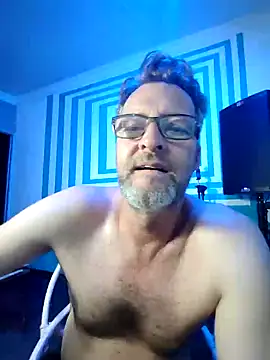 Snapshot of itsmeyes69 chatting on February 9, 7:52 pm itsmeyes69 online show from February 9, 7:52 pm