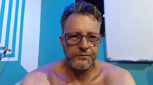 Snapshot of itsmeyes69 chatting on February 2, 8:19 pm itsmeyes69 online show from February 2, 8:19 pm