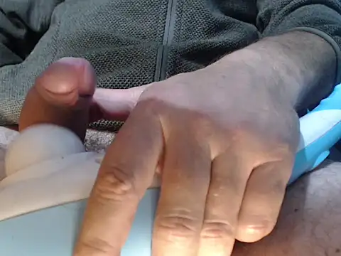 itsmeyes69 online show from December 4, 11:15 pm