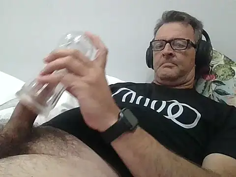 itsmeyes69 online show from March 26, 9:24 pm