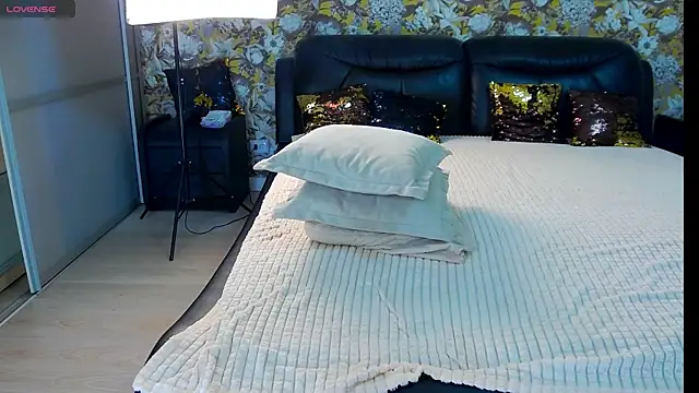 Snapshot of LiaStef chatting on November 16, 11:48 am LiaStef online show from November 16, 11:48 am