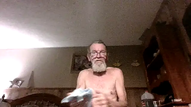 Snapshot of Aldick68 chatting on February 15, 9:28 pm Aldick68 online show from February 15, 9:28 pm