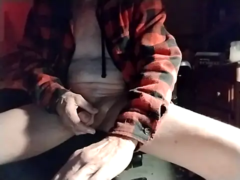 Snapshot of Aldick68 chatting on February 21, 12:17 pm Aldick68 online show from February 21, 12:17 pm