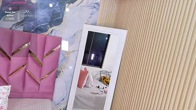 hotiergirl online show from November 28, 1:00 pm