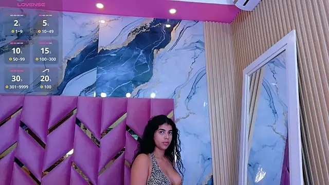 hotiergirl online show from December 17, 12:10 pm