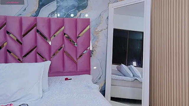 hotiergirl online show from December 1, 12:17 pm