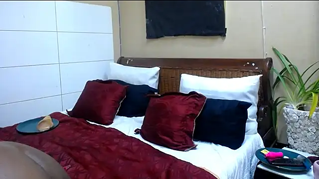 Snapshot of TALLSWATIBIACH chatting on March 5, 7:49 pm TALLSWATIBIACH online show from March 5, 7:49 pm