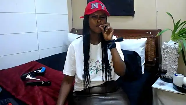 Snapshot of TALLSWATIBIACH chatting on February 22, 10:07 am TALLSWATIBIACH online show from February 22, 10:07 am