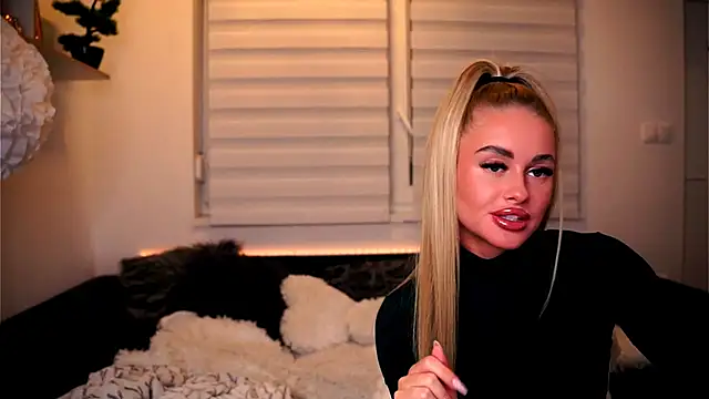 Snapshot of sweet_rapunzell chatting on December 3, 11:04 pm sweet rapunzell online show from December 3, 11:04 pm