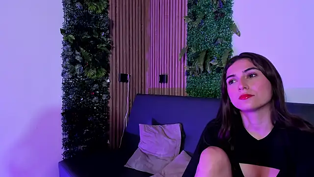 Snapshot of Naughty_GilrW chatting on November 12, 8:23 pm Naughty GilrW online show from November 12, 8:23 pm