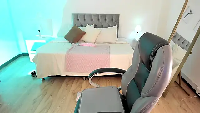  Daniela hot 1 online show from March 8, 3:28 am