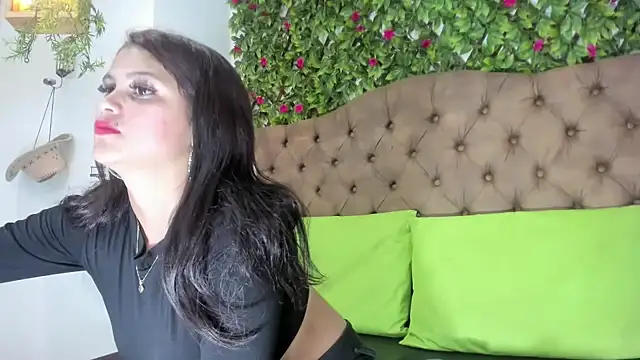 Snapshot of EmmySweett2 chatting on September 9, 2:04 pm EmmySweett2 online show from September 9, 2:04 pm