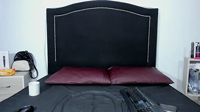 EmmySweett2 online show from April 15, 1:37 pm