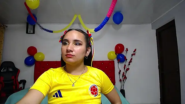 Snapshot of Maylin_horny19 chatting on June 18, 9:25 am Maylin horny19 online show from June 18, 9:25 am