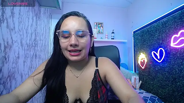 Maylin horny19 online show from May 3, 7:06 pm