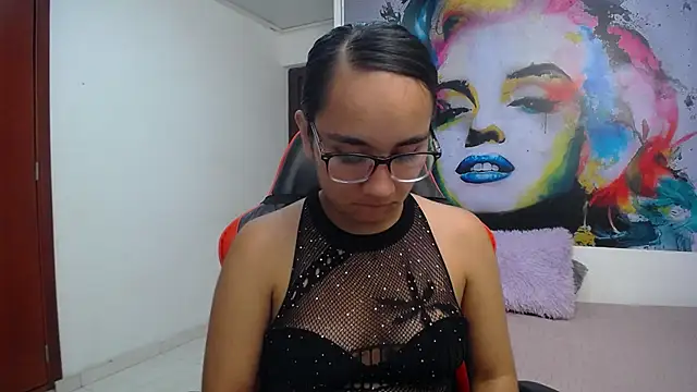 Maylin horny19 online show from December 13, 8:04 pm