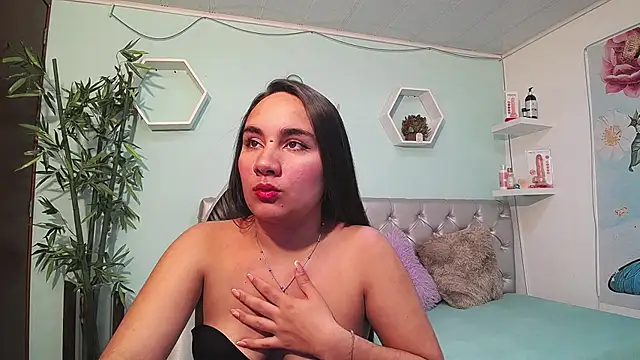 Snapshot of Maylin_horny19 chatting on July 4, 3:57 am Maylin horny19 online show from July 4, 3:57 am