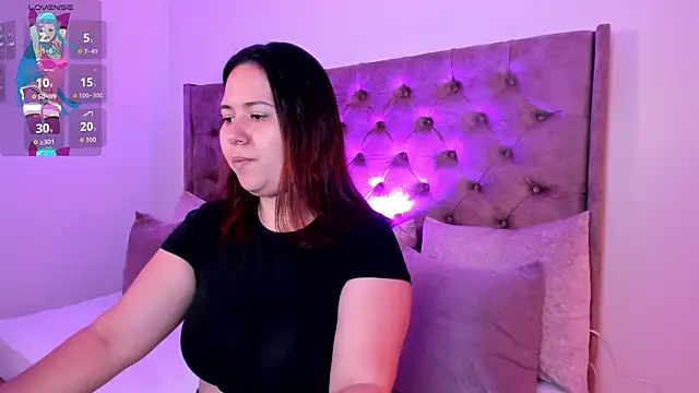 Snapshot of zoes_milee chatting on October 16, 11:29 am zoes milee online show from October 16, 11:29 am